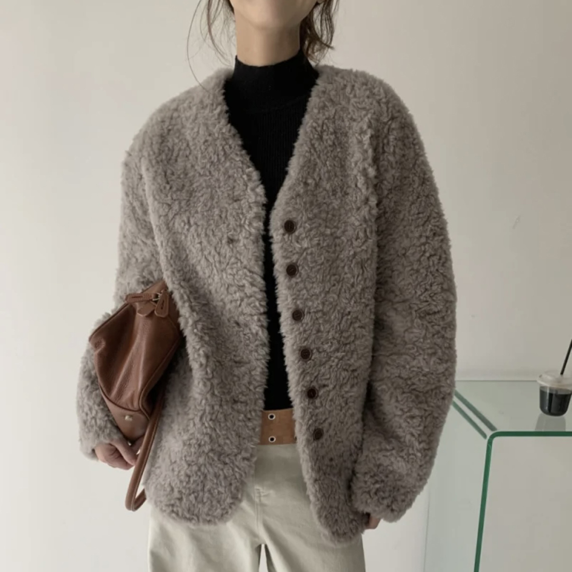 100澳毛V领羊羔毛厚外套