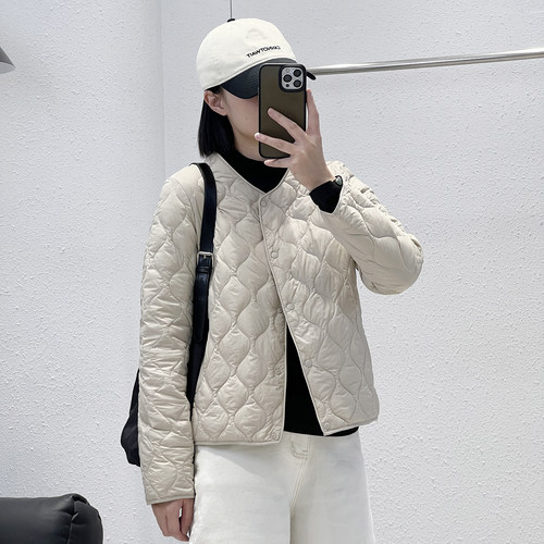 葫芦绗线轻薄圆领羽绒服