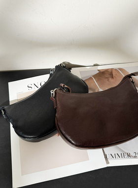 12.27 XJ-61715轻奢进口头层牛皮月牙型腋下包