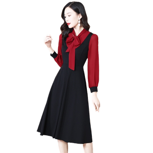 小黑裙2026春装新款赫本风围巾领大码显瘦气质假两件连衣裙女早秋