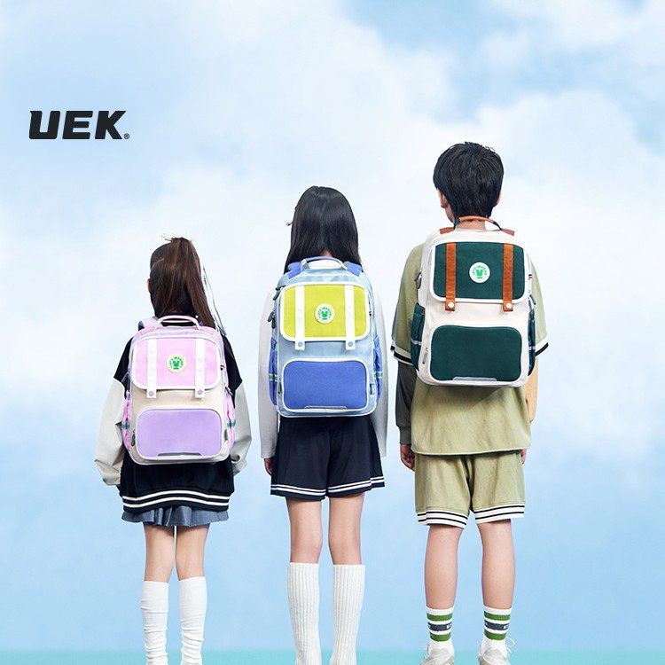 UEK护脊减负小学生大容量书包轻