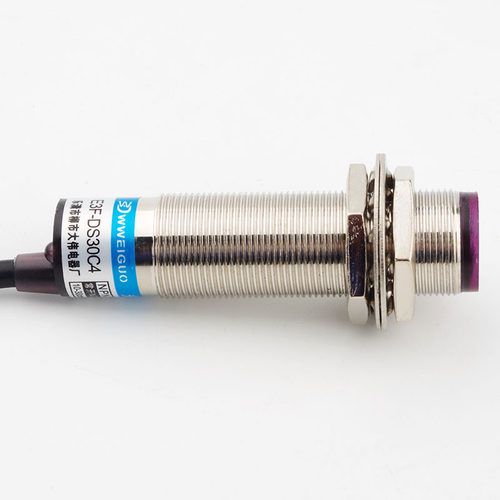 红外线感应光电开关铜管E3F-DS30C4接近漫反射式传感器NPN金属C1