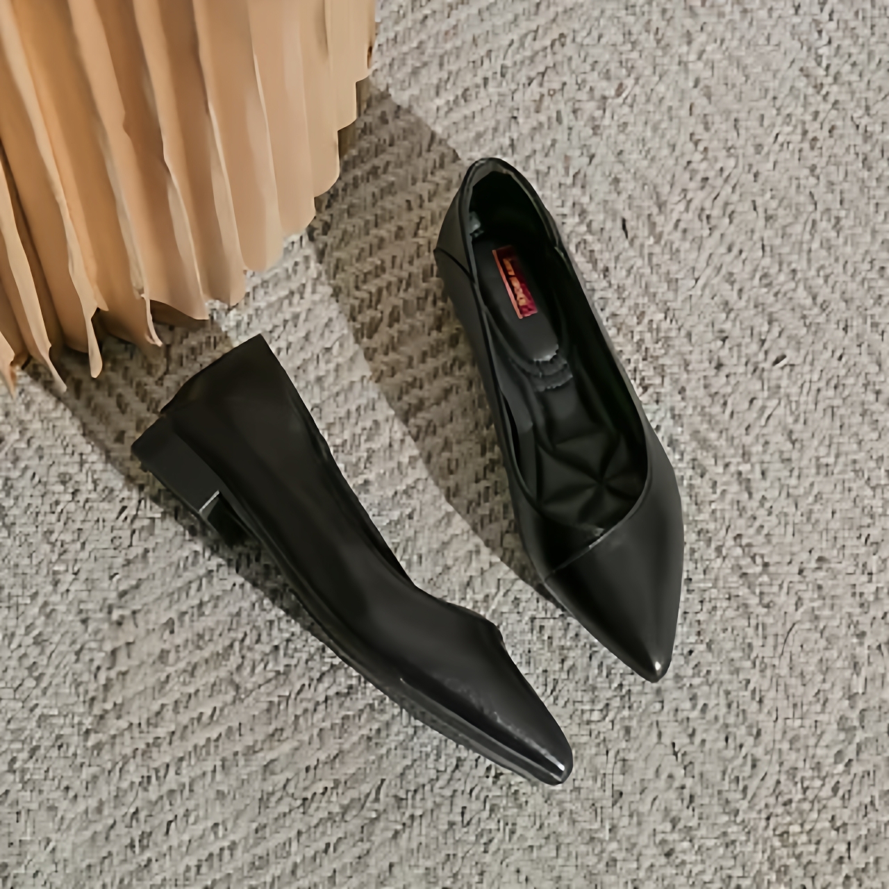 热烈狼2025新款高跟鞋女粗跟尖头浅口单鞋职业气质名媛配裙子绝美