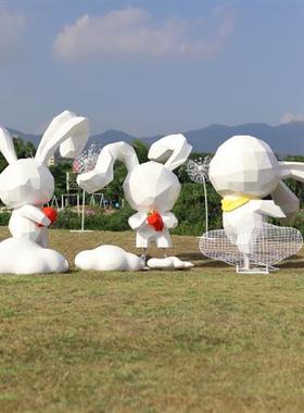 大型抽象几何兔子摆件玻璃钢块面兔雕塑户外园林景区广场云朵装饰