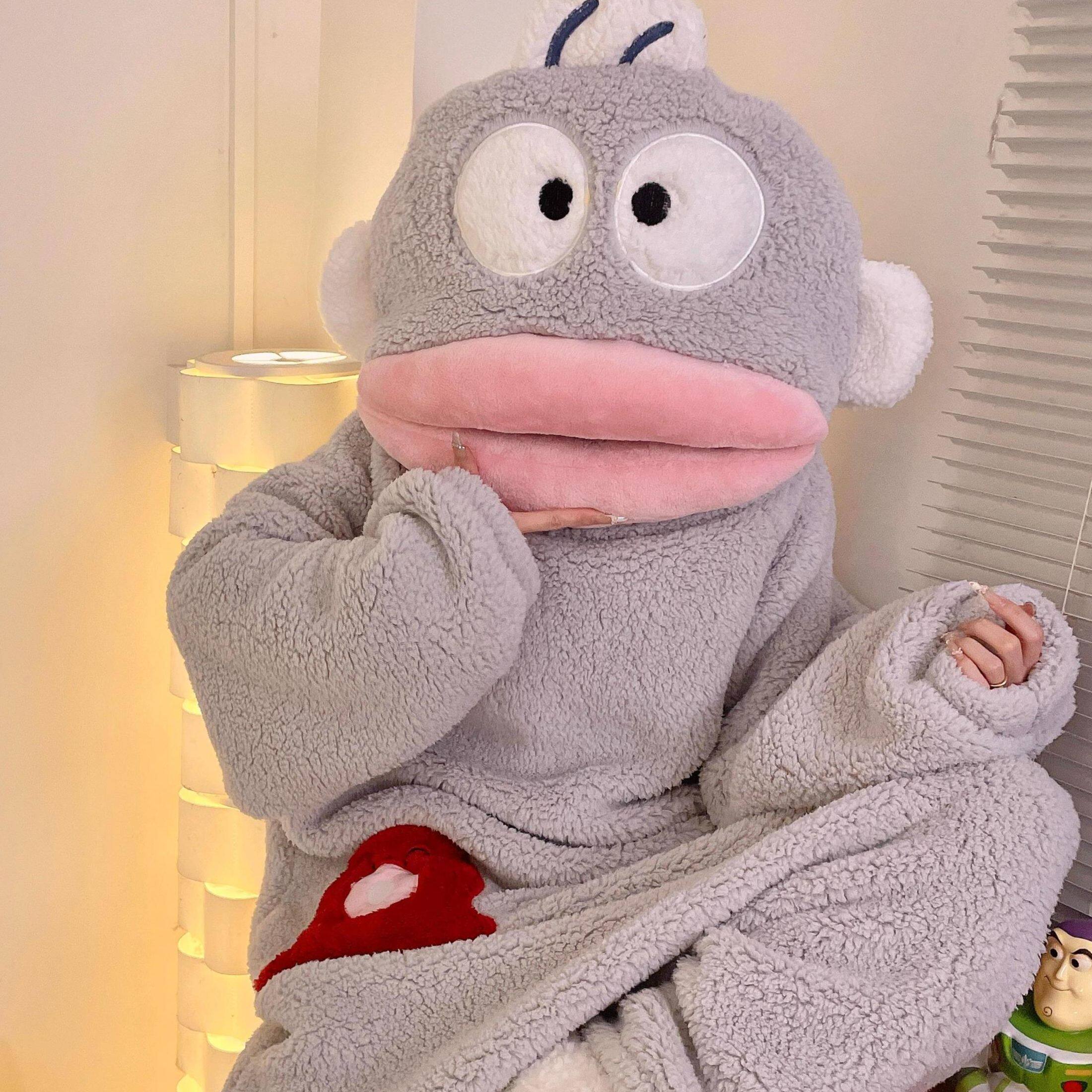 丑鱼连体睡衣女秋冬季加厚珊瑚绒搞怪沙雕情侣睡袍大嘴鱼家居服男