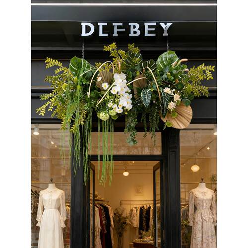服装店门头装饰仿真花艺壁挂绿植店面橱窗氛围插花墙面垂吊假植物
