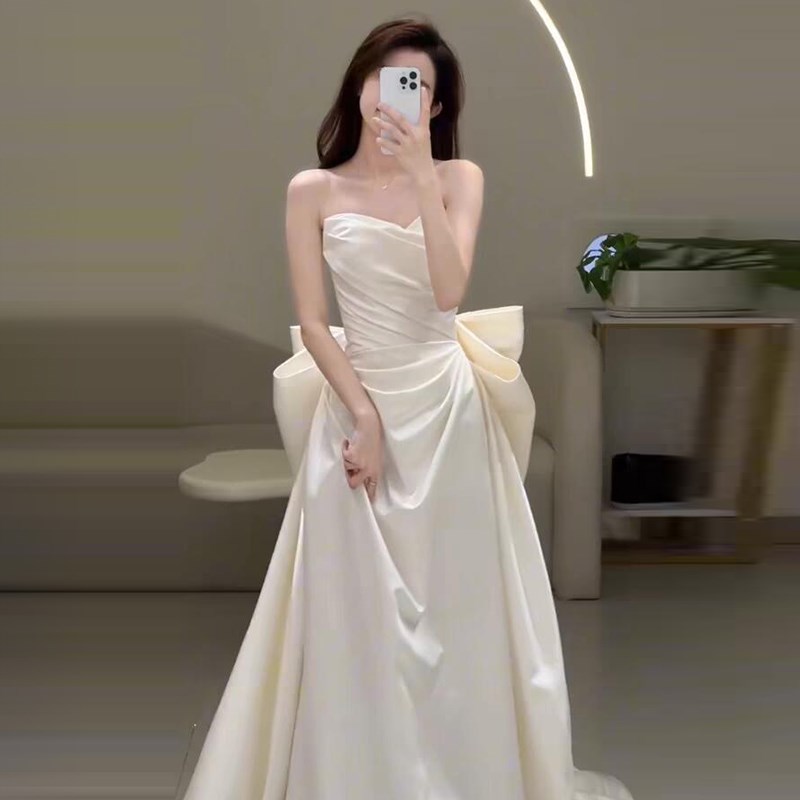 速发抹胸高级感轻婚纱法式缎面新娘订婚迎宾出门纱森系赫本风鱼尾