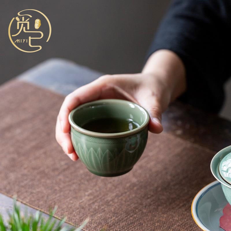 速发越窑浮瓷莲瓣茶杯主人杯雕用陶瓷功夫茶具手工青家个人品茗杯