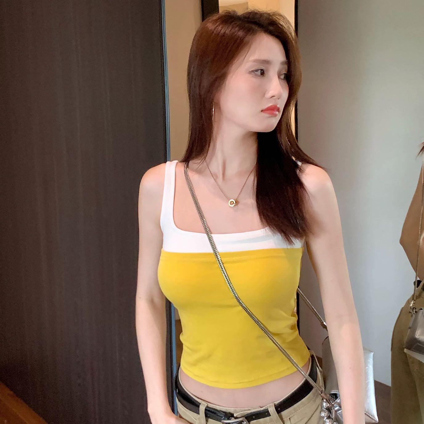 美背方领撞色吊带背心女内衣打底带胸垫一体文胸外穿性感抹胸上衣