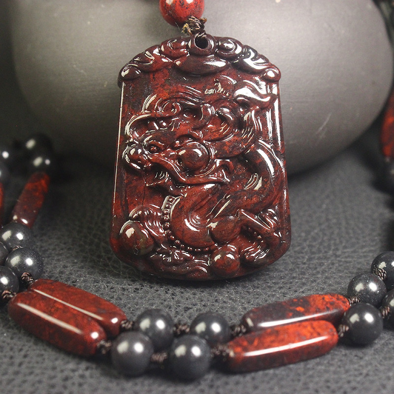 正品桂林鸡血玉乾坤料属龙吊坠十二生肖项链纯天然红玉石带证书