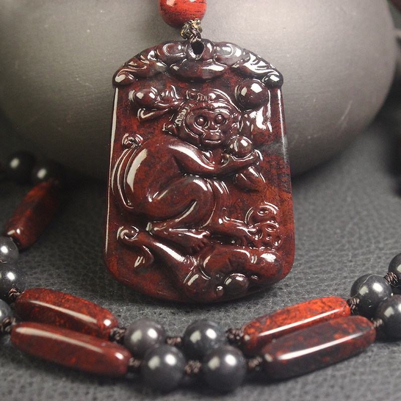 正品桂林鸡血玉乾坤料属猴吊坠十二生肖项链纯天然红玉石带证书