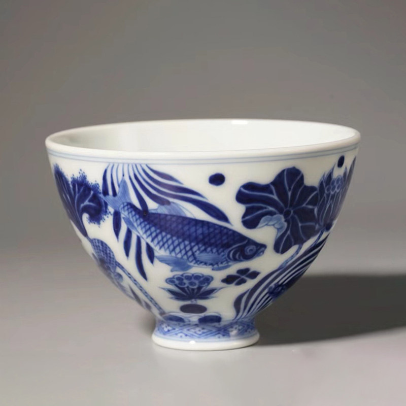 景德镇陶人临古手绘青花莲塘清趣鱼藻纹鸡心杯名窑手工仿古主人杯