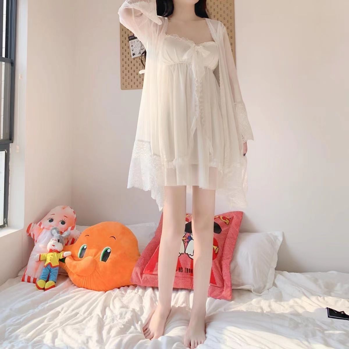 甜美蕾丝吊带睡裙两件套