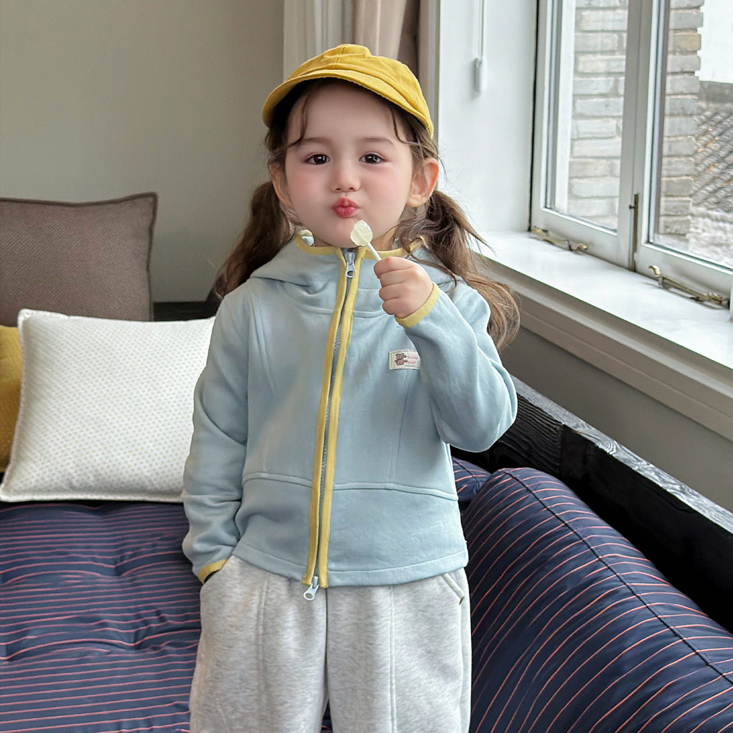 女童外套春秋款2026新款儿童春季韩版连帽卫衣女宝宝春装上衣开衫