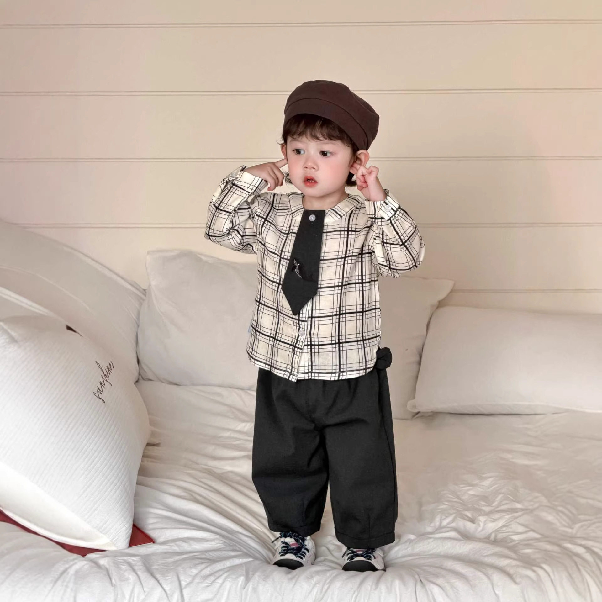 宝宝春款服装2026新款韩版童装儿童春季衣服男童领带格子衬衫套装