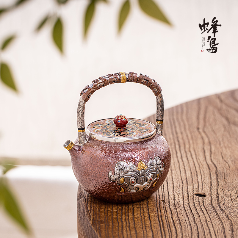蜂鸟傳家 铜包银隔热把錾刻兽纹一块料包金嘴大壶