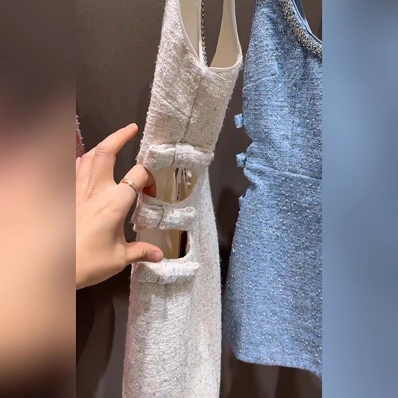 [쇼핑몰에서도 같은 스타일] 디자이너 리본 웨이스트 노출 서스펜더 드레스 중공업 다이아몬드가 박힌 작은 향긋한 스타일의 A라인 스커트