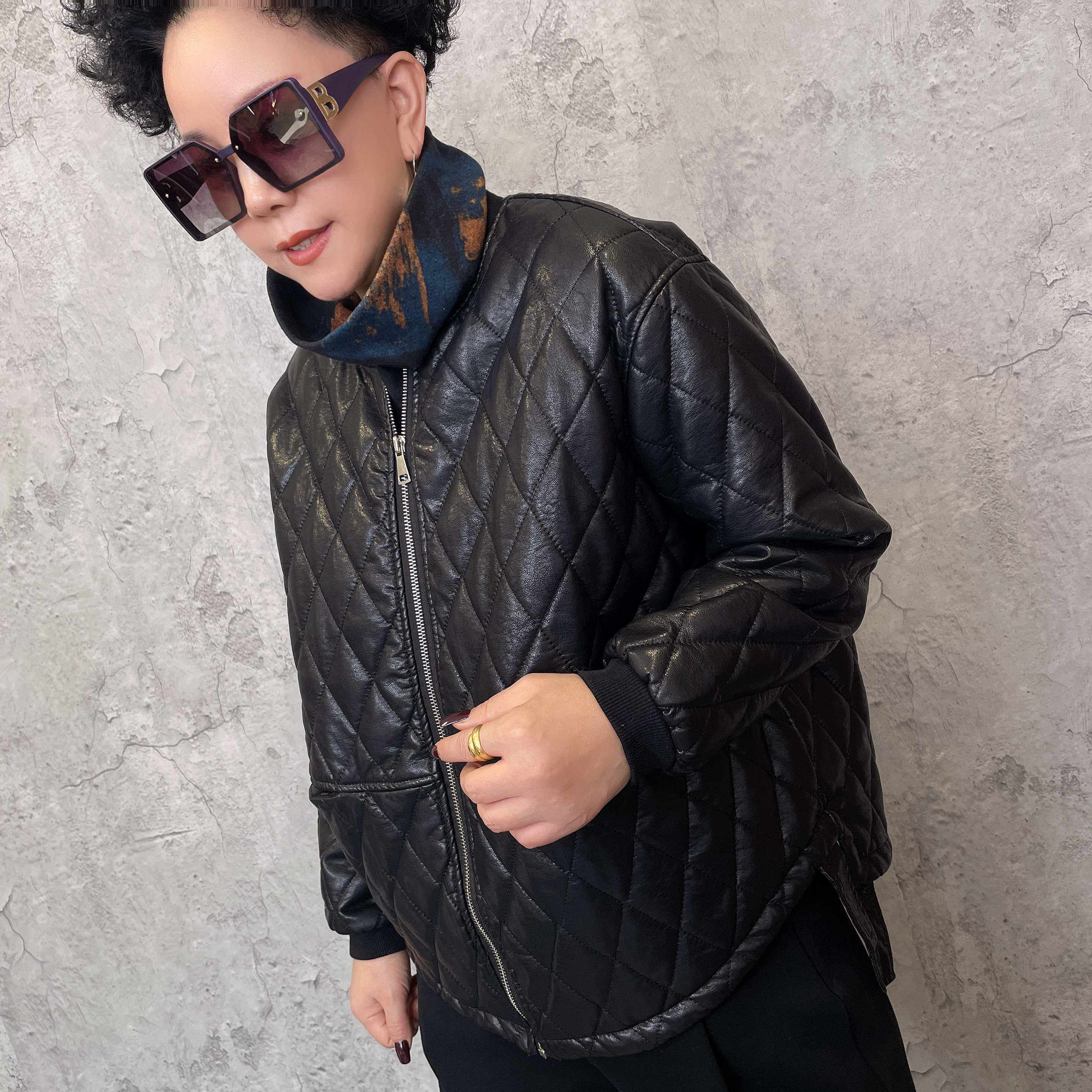 冬季加厚圆领减龄压格皮衣女拉链女斗篷外套大码皮衣胖mm外套夹克