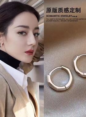 金色素圈耳环女轻奢高级感气质耳钉2024新款爆款小众独特耳圈耳饰