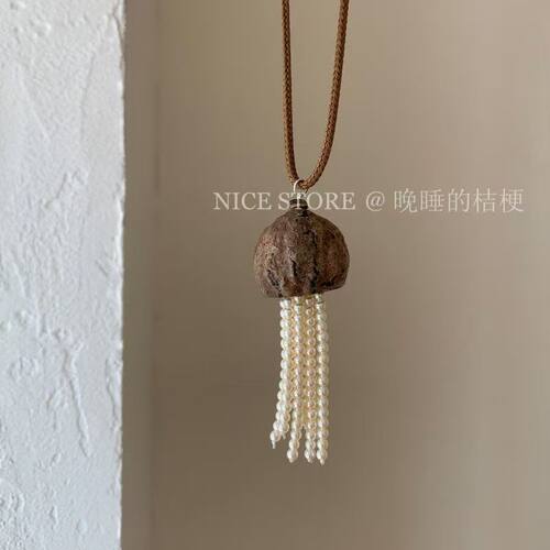 晚睡的桔梗「深底」水母珍珠长款抽拉绳毛衣链轻奢设计感项链配饰