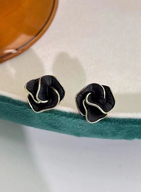山茶花耳钉女复古时尚高级爆款设计法式耳环2023轻奢小众黑色耳饰
