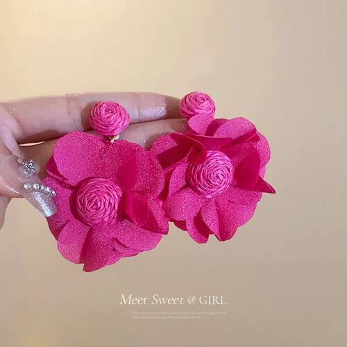 2025新款爆款高级感粉色夸张耳坠