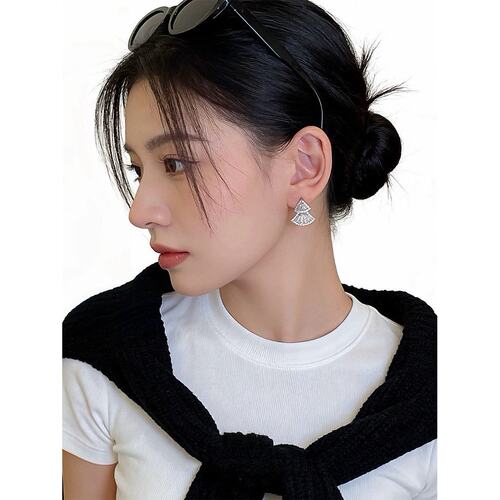 2026年新款轻奢简约三角扇形耳钉时尚精致高级感耳夹耳饰女