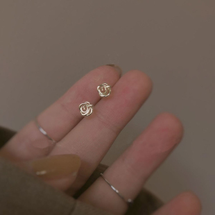 糯可饰品Nuo Ke Or小玫瑰花耳钉