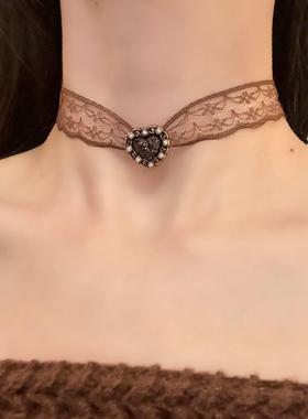 HEY TAO复古咖色爱心蕾丝choker项链女秋冬美拉德纯欲风颈链配饰