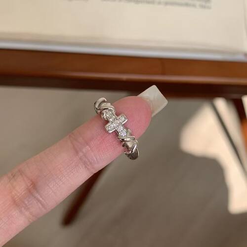 轻奢精致小众清冷感银色十字架戒指女镶钻ins风时尚高级气质指环