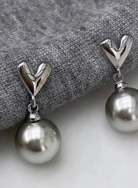 秋冬新款2023年银灰色爱心珍珠耳环清冷感小众设计简约耳饰女