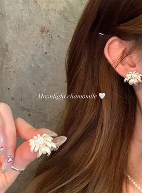 春夏小清新白色洋甘菊花朵耳钉女2026新款独特超仙巨好看耳环耳饰
