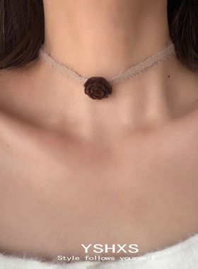 咖色毛绒choker玫瑰花项圈颈链女脖子配饰简约高级感秋冬锁骨链