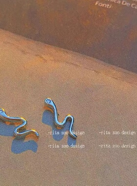 2024新款爆款两只养耳朵灵蛇迷你可爱小蛇耳夹耳饰品