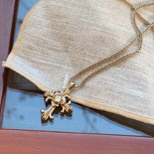 浅钛金咖啡金鸢尾十字架波光粼粼项链女轻奢小众精致金属链锁骨链