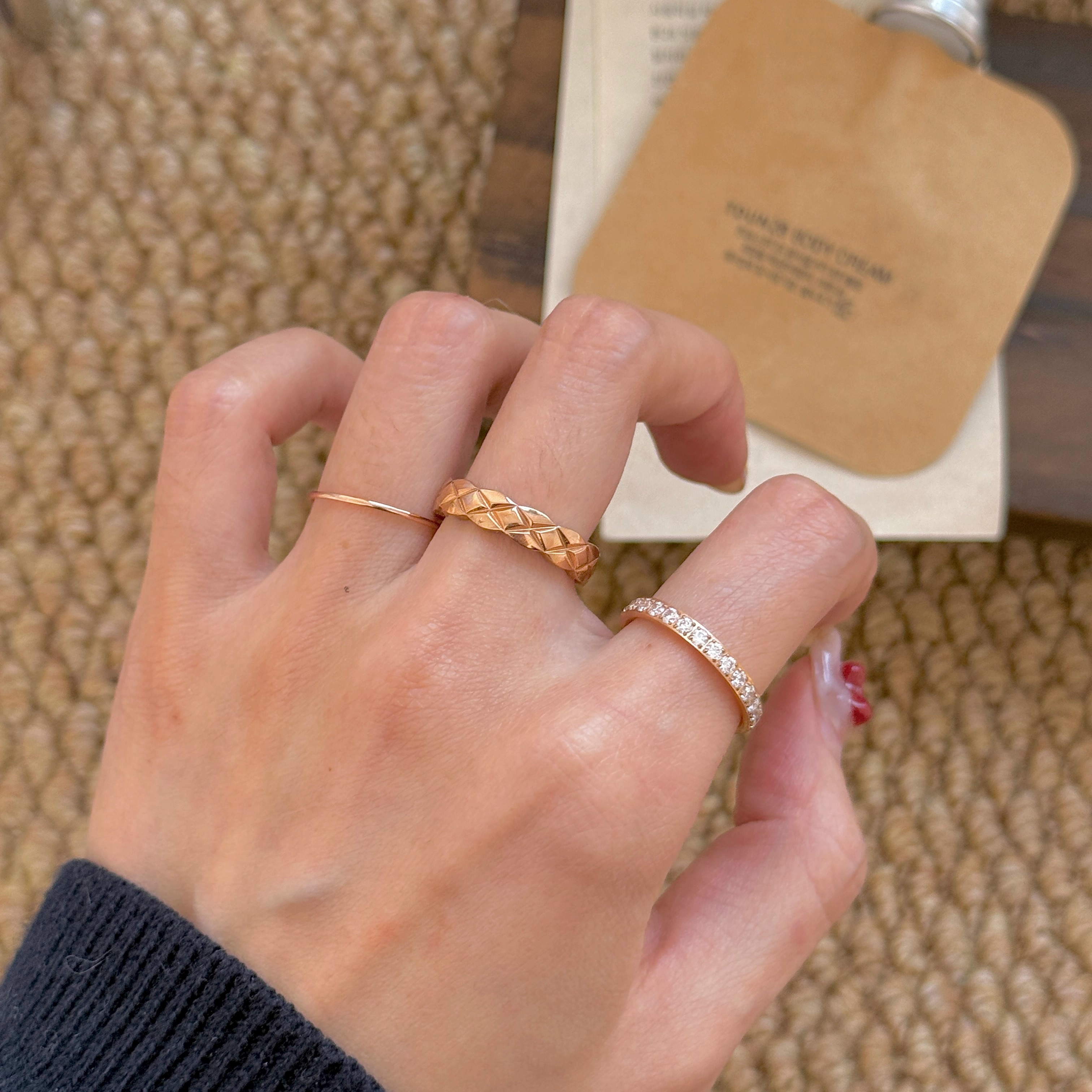 钛钢不掉色玫瑰金戒指女菱格纹理满钻轻奢百搭高级感指环食指戒