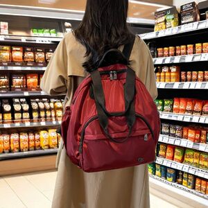 便携旅行双肩包大容量带有保温袋