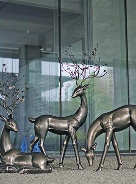 仿铜梅花鹿雕塑售楼部玻璃钢抽象园林景观装饰大摆件户外草坪小区