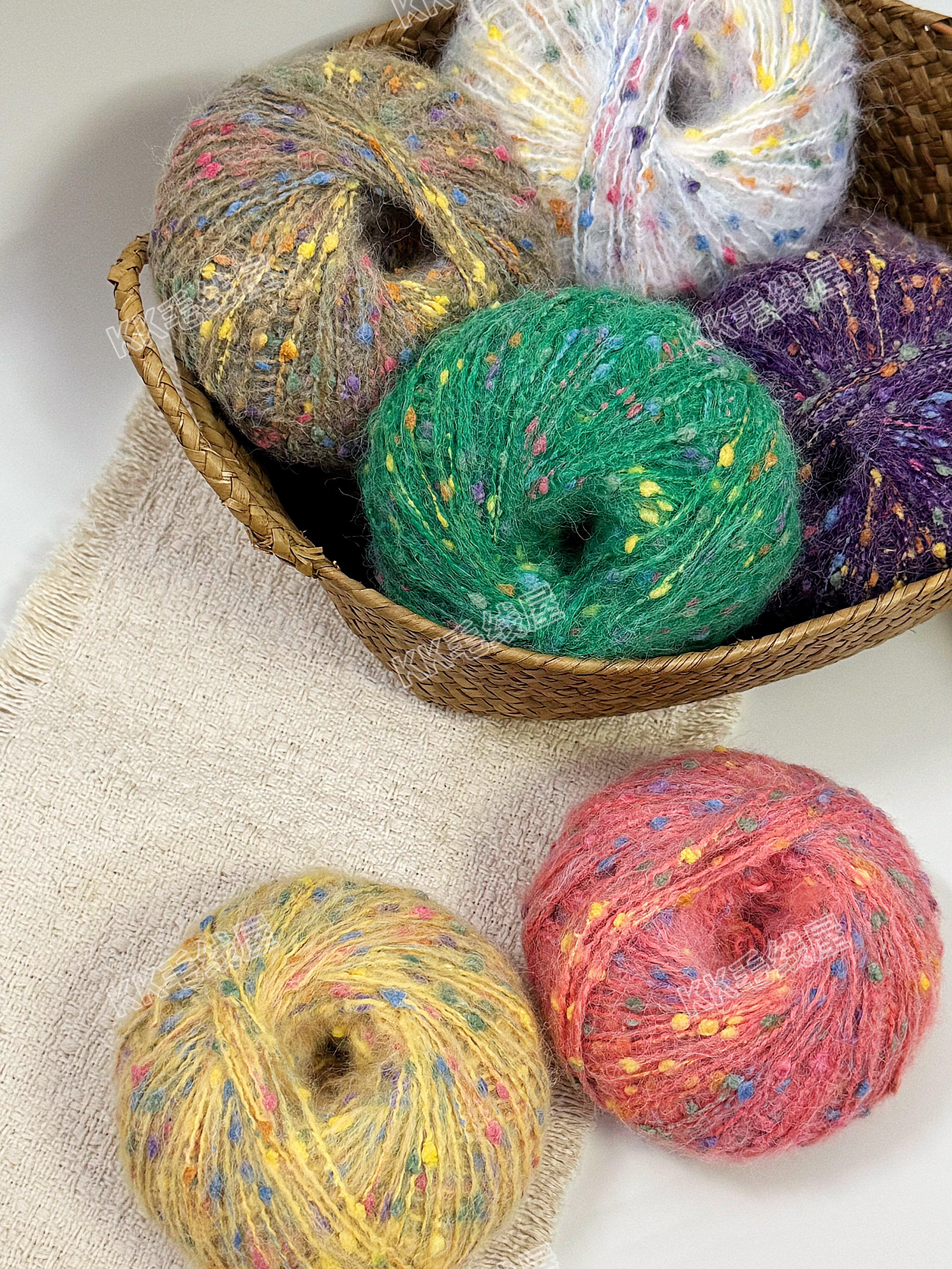 KK毛线屋彩豆豆马海毛网红彩虹豆豆围巾线马海毛粗线手工编织钩包