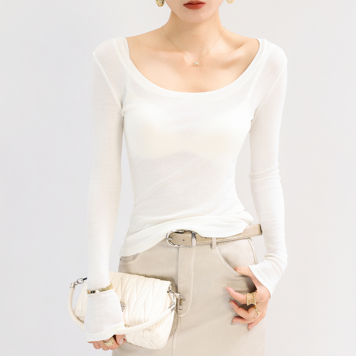 白色低领打底衫女大领口修身