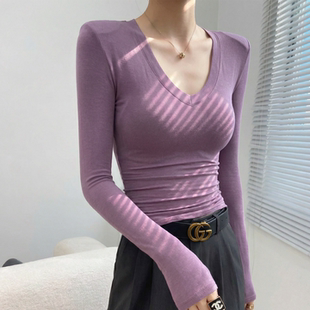 独特超好看紫色v领打底衫 女紧身垫肩高级感可外穿内搭上衣高级感