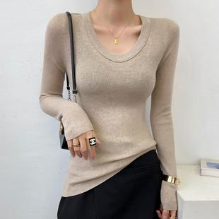 燕麦色U领羊毛打底衫女冬修身毛衣内搭秋冬可外穿高端精致针织衫