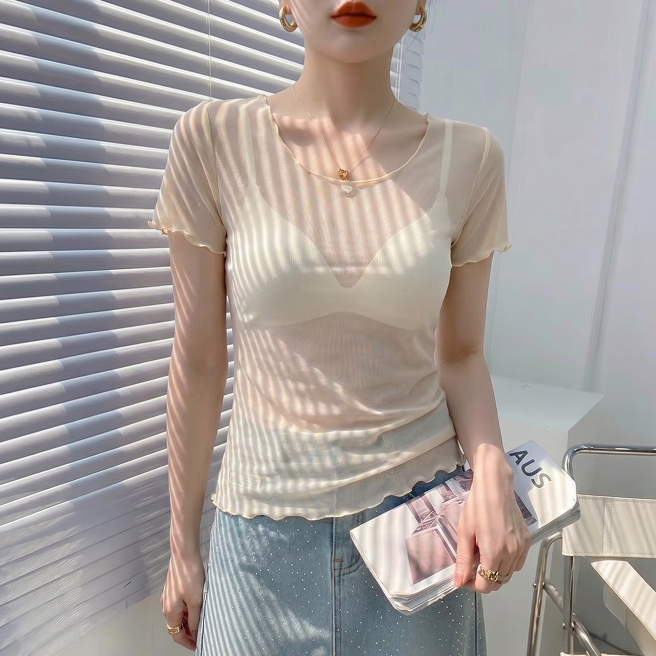 杏色大领口蕾丝网纱短袖t恤女2026新款正肩修身透视薄纱夏季上衣