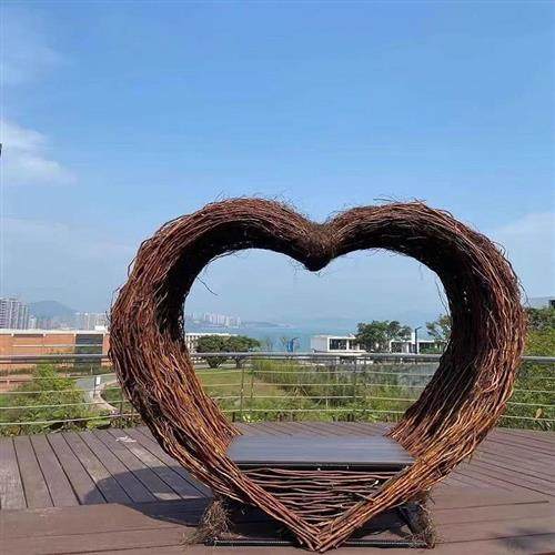景区网红打卡鸟巢手工藤编婚纱摄影拍照道具爱心水滴款鸟巢摆件