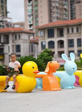 幼儿园商场卡通兔子玻璃钢动物坐凳子景区座椅恐龙水果雕塑大摆件