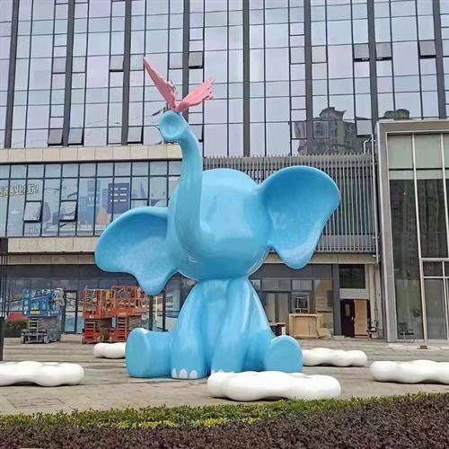 定制玻璃钢网红卡通人物动物公仔创意房地产雕塑大型售楼部摆件