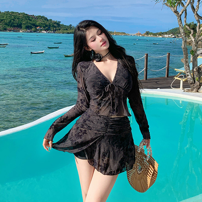黑色大码泳衣女泡温泉显瘦遮肚分体裙式纯欲海边度假长袖防晒罩衫