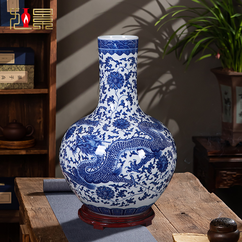 景德镇手绘青花龙纹大落地陶瓷瓶
