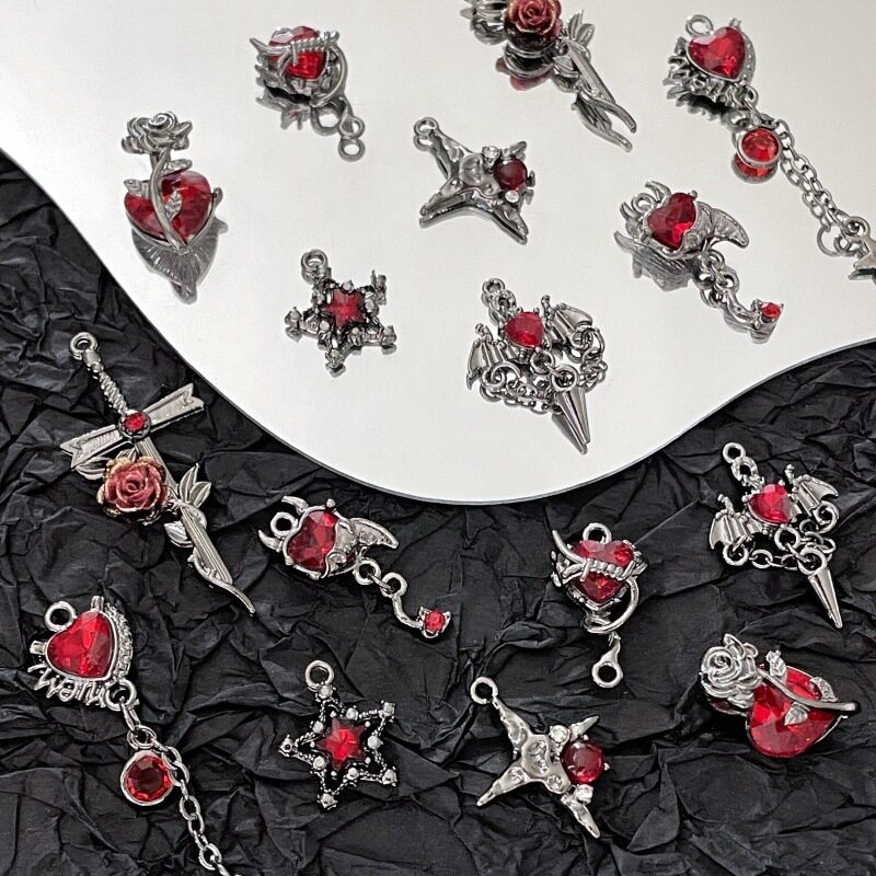暗黑yk2甜酷风玫瑰十字架爱心吊坠diy手链项链串珠枪黑色挂件