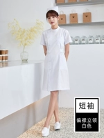 Полирование на белых коротких рукавах